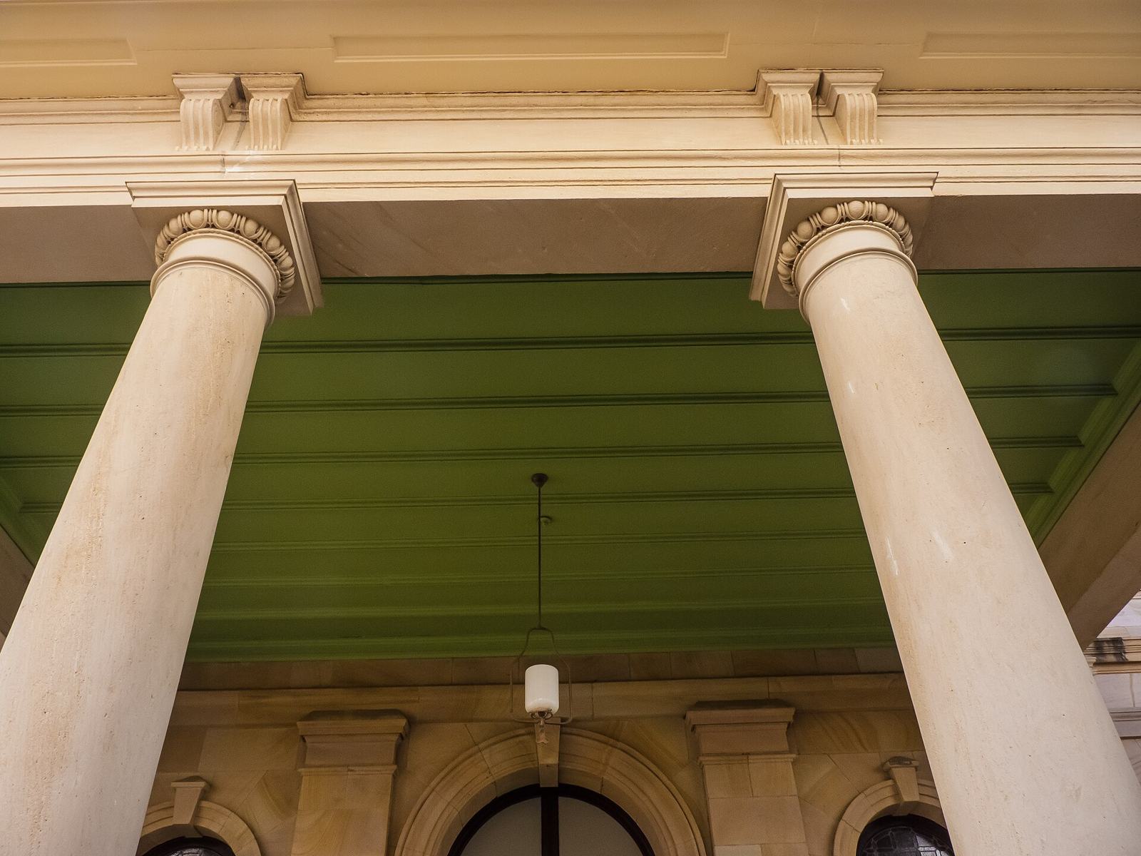 Column and portico cleaning in Hamilton